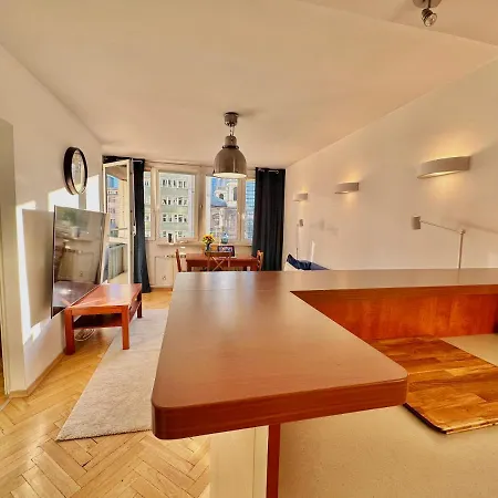 Apartment White 3 Metro Wifi 85'tv Netflix Disney+ Hbo Warsaw