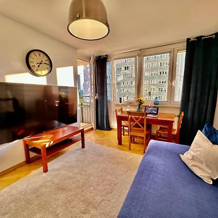 White 3 Metro Wifi 85'tv Netflix Disney+ Hbo Warsaw