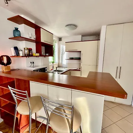 Apartment White 3 Metro Wifi 85'tv Netflix Disney+ Hbo *