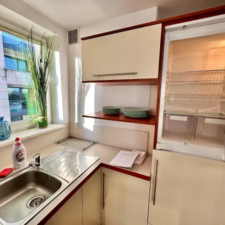 White 3 Metro Wifi 85'tv Netflix Disney+ Hbo Apartment